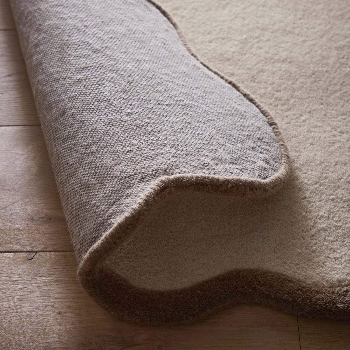 Origins Elsie Scalloped Edged Natural Beige and Brown Wool Rug