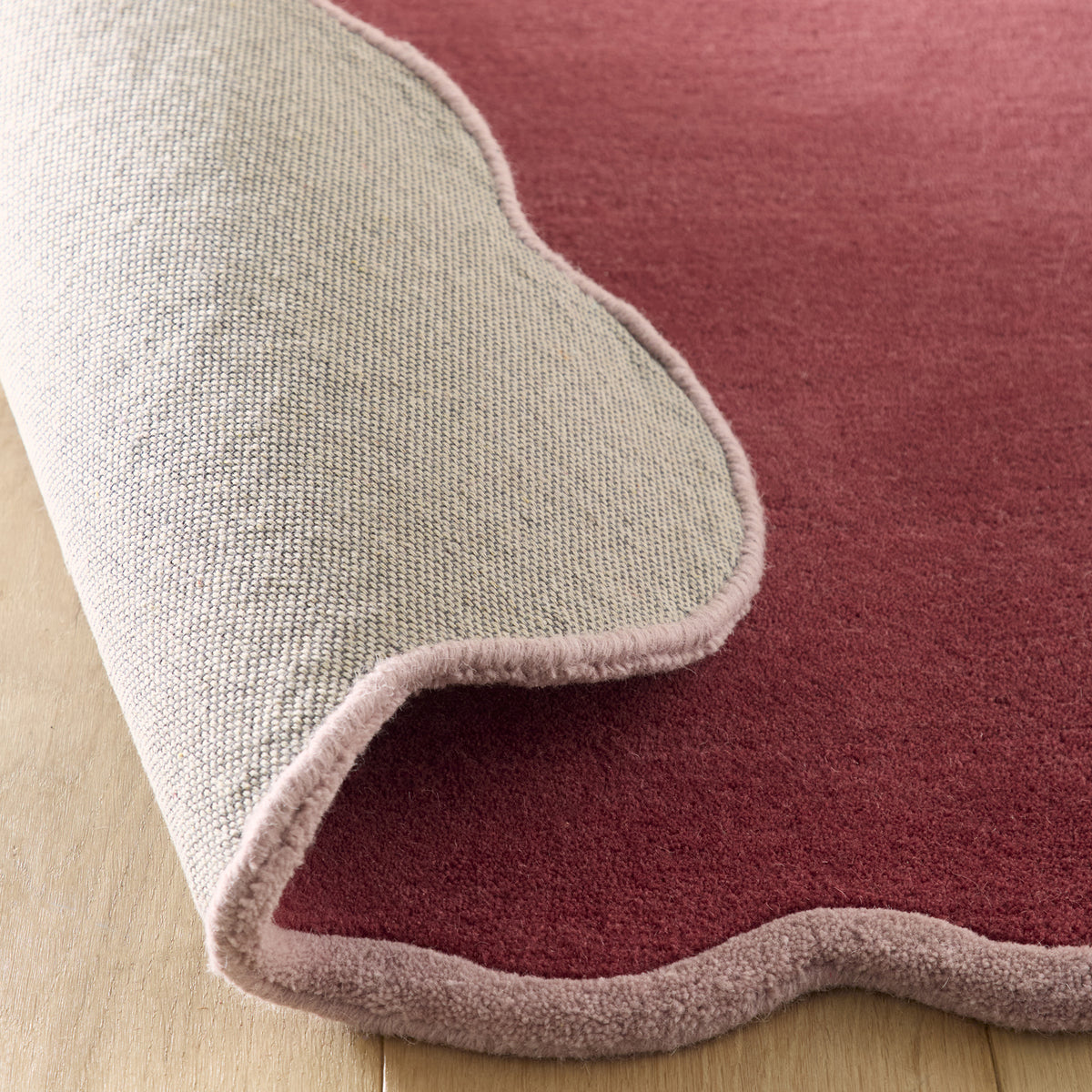 Origins Elsie Scalloped Edged Coral Wool Rug