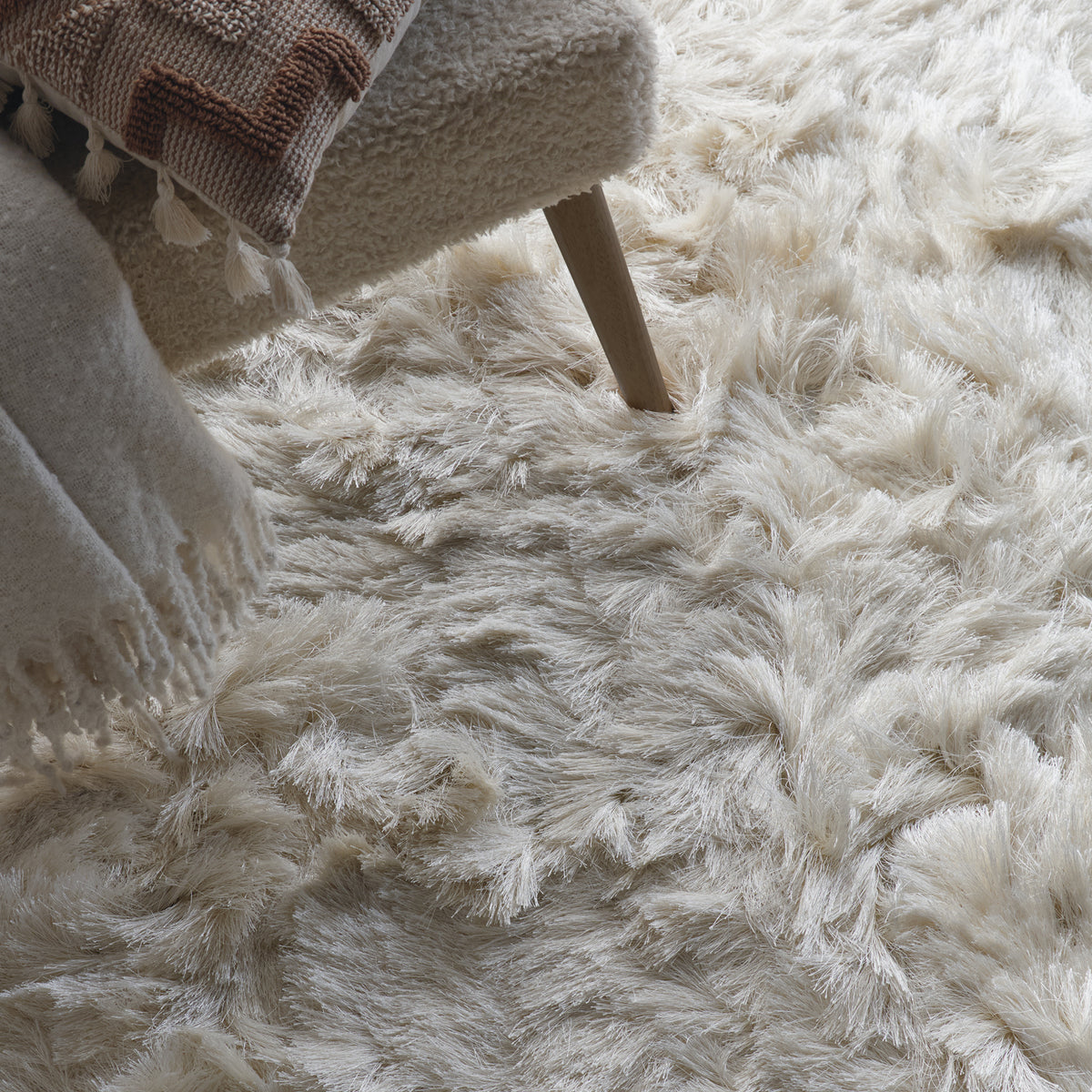 Origins Glamour Deluxe Ivory White Soft Pile Rug