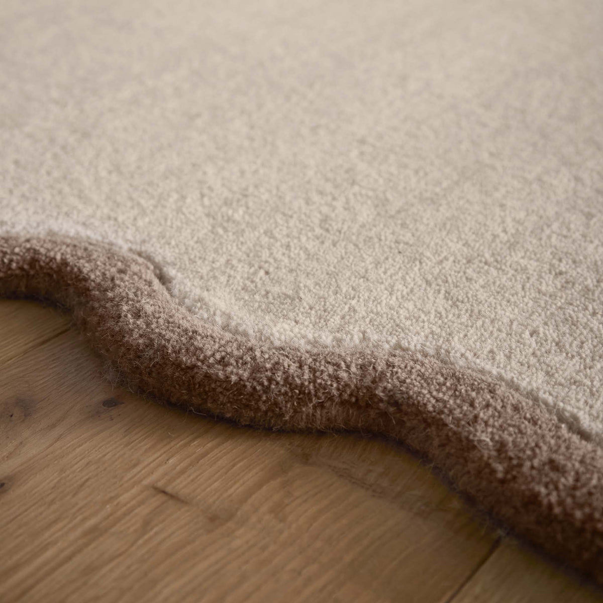 Origins Elsie Scalloped Edged Natural Beige and Brown Wool Rug