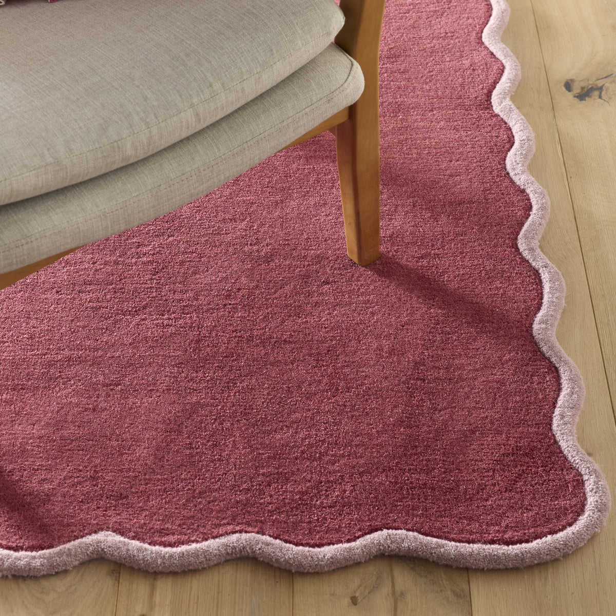 Origins Elsie Scalloped Edged Coral Wool Rug