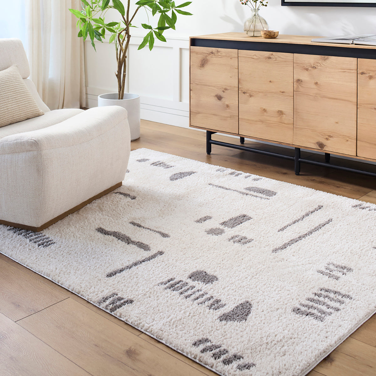 Fossay Cream and Grey Washable Tribal Shaggy Rug